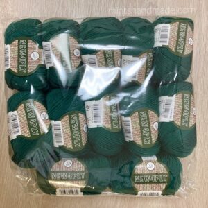 マスザキヤさんで購入したグリーンの毛糸です。