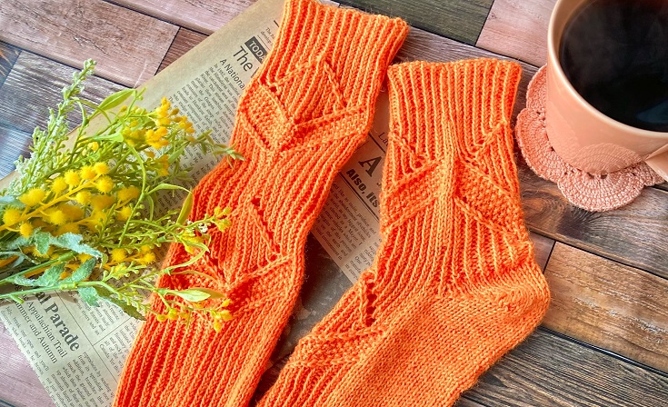 KFSネオンオレンジで模様編みの靴下